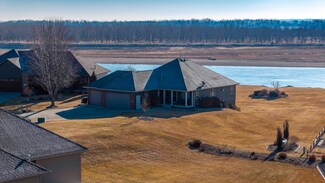 1409 Bridgeview Cir, Yankton, SD 57078