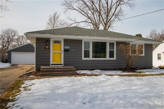 4108 Ardmore Rd, Des Moines, IA 50310