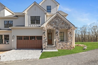 26 Common Ct, Lexington, MA 02421