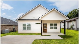 910 W Johnson St, Denison, TX 75020