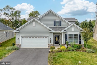 114 Knox Manor Ln, East Petersburg, PA 17520