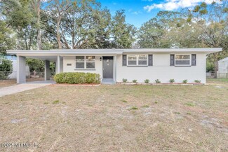 1827 Debutante Dr, Jacksonville, FL 32246