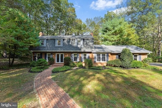 7917 Manor House Dr, Fairfax Station, VA 22039