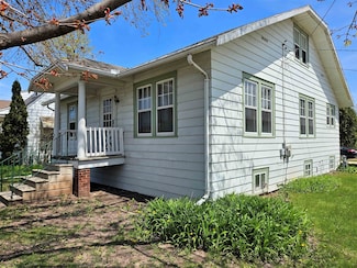 2228 Oregon St, Oshkosh, WI 54902