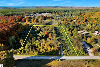 9874 Covey Rd, Beulah, MI 49617