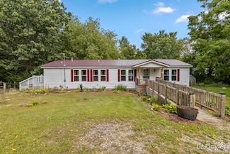 3079 E Bluewater Hwy, Ionia, MI 48846