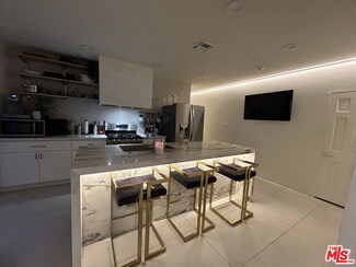641 N Vista St, Los Angeles, CA 90036