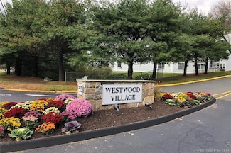 55 Mill Plain Rd Unit 34-17, Danbury, CT 06811