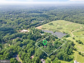 819 Blacks Hill Rd, Great Falls, VA 22066