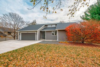 1414 Hazelcrest Dr, Hudson, WI 54016