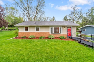 204 Marguerite Ct, Mayville, WI 53050