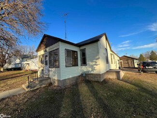320 3rd St SW, Hampton, IA 50441