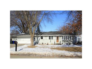 118 29th Ave SW, Cedar Rapids, IA 52404