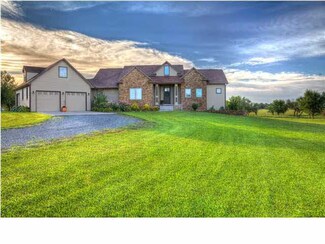 30111 W Deerwood Cir, Garden Plain, KS 67050
