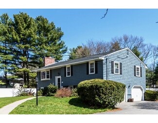 77 Greenwood Rd, Andover, MA 01810