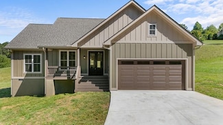 202 Jackson Heights Dr, Franklin, NC 28734