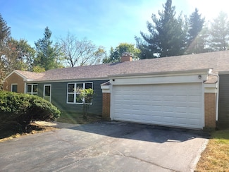 831 Winmoor Dr, Sleepy Hollow, IL 60118