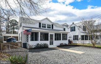 14 Lafayette St, Colonial Beach, VA 22443