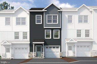 118 Highpoint Park Dr, Pleasant Gap, PA 16823