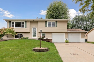 2074 Carnelian Ln, Saint Paul, MN 55122