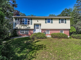 24 Bullet Hill Rd, Danbury, CT 06811