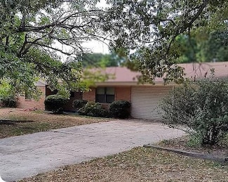 605 Cherokee Trace, Athens, TX 75751