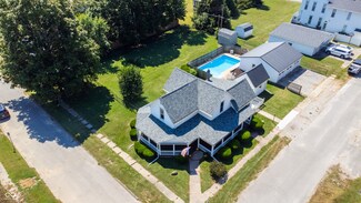 233 S 4th St, Ellettsville, IN 47429