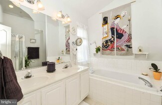 2119 Capstone Cir, Herndon, VA 20170