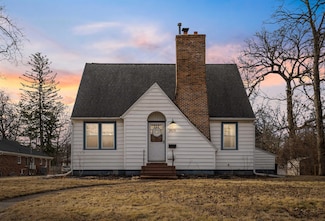 2523 Rainbow Dr, Cedar Falls, IA 50613