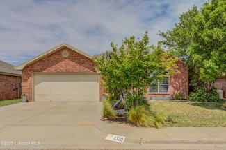1310 Yorkshire Ave, Wolfforth, TX 79382