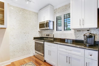 915 Club Dr, Palm Beach Gardens, FL 33418