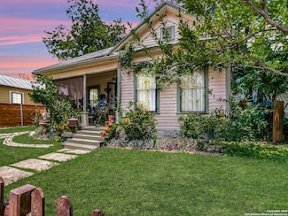 911 Camden St, San Antonio, TX 78215