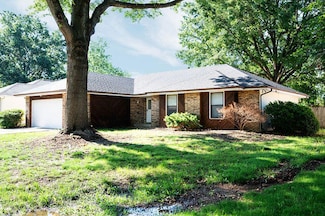 2812 W Maplewood St, Springfield, MO 65807