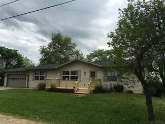 670 Oak St, Mineral Point, WI 53565