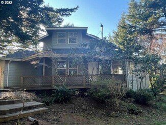 2116 NW Pinecrest Way, Waldport, OR 97394