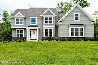 1145 Woodberry Dr, Mountain Top, PA 18707