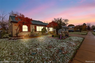 27100 Woodmont St, Roseville, MI 48066