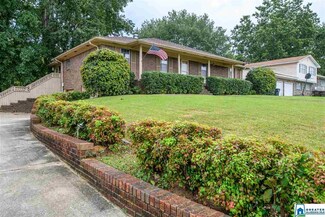 1066 Sunny Dell Ln, Bessemer, AL 35023