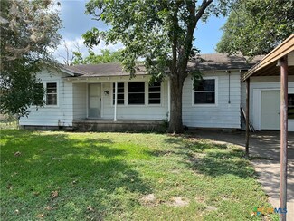 709 E Mistletoe Ave, Victoria, TX 77901