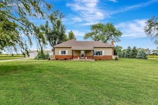 733 N Woodlawn Rd, Belle Plaine, KS 67013