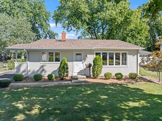 447 Navajo Trail, Buffalo Grove, IL 60089