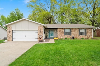 13 Acorn Lake Dr, Belleville, IL 62221
