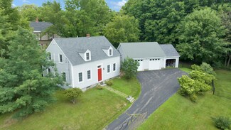 15 Bowman St, Farmingdale, ME 04344