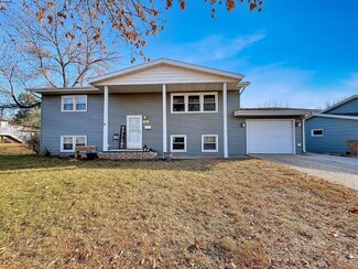 118 25th St NW, Minot, ND 58703
