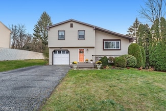 3 Hummingbird Trail, Highland Lakes, NJ 07422