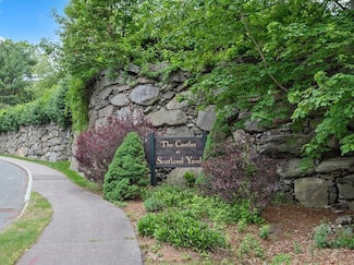 3 Loyalist Dr, Uxbridge, MA 01569