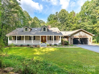 331 Thomas Rd, Hendersonville, NC 28739