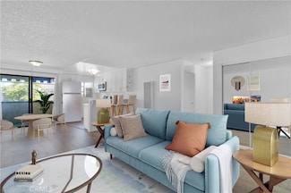 18530 Hatteras St Unit 209, Tarzana, CA 91356