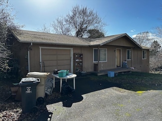 918 NE 10th St, Grants Pass, OR 97526