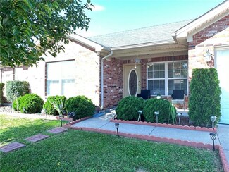5933 Pine View Ct, Jeffersonville, IN 47130